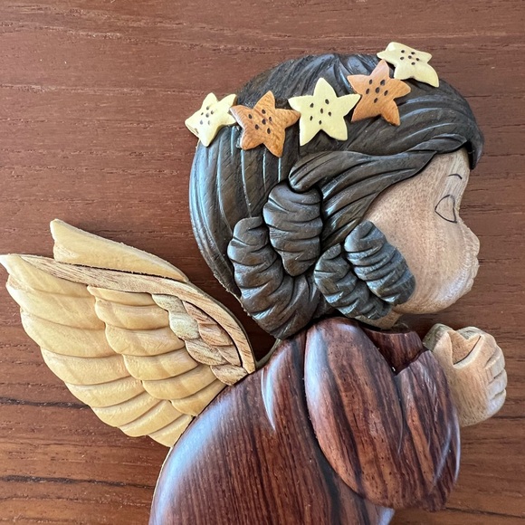 Hawaii crafted handmade wood art kissing angels - Picture 8 of 16